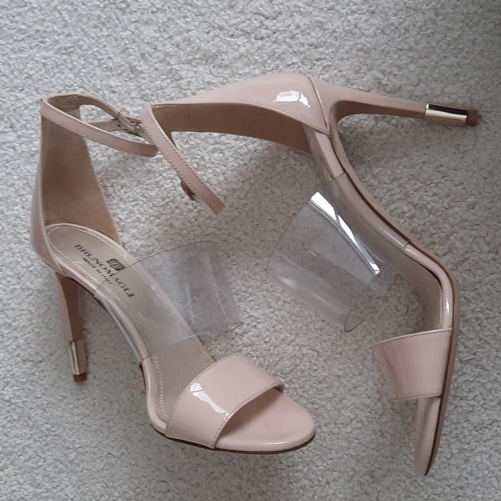 48. NWOT. Bruno Magli ankle strap one toe shoes